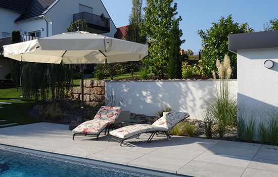 Entspannung auf der hochwertigen Edelstahl Sonnenliege das ganze Jahr über