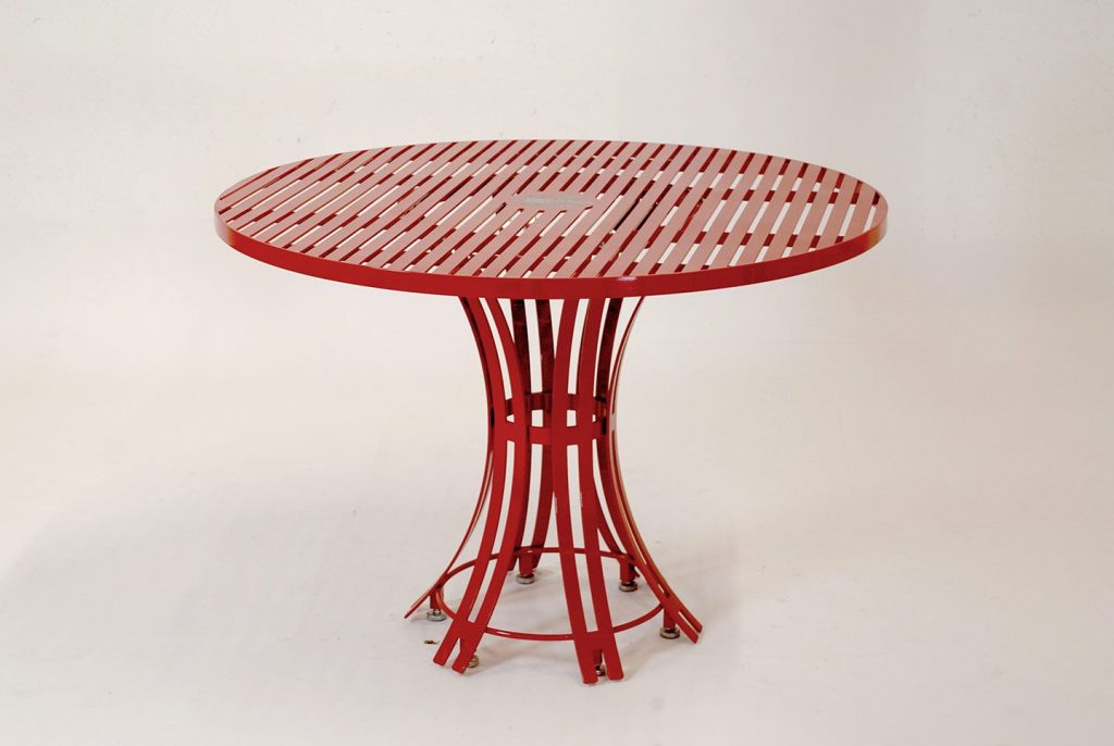 runder Gartentisch Riviera aus Edelstahl von La Sedia; hochwertige Verarbeitung, Pulverbeschichtung und robuste Materialien; mit hoher Standfestigkeitrunder Gartentisch Riviera aus Edelstahl von La Sedia; hochwertige Verarbeitung, pulverbeschichtet und robust