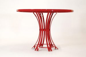 runder Gartentisch aus Edelstahl von LaSedia; hochwertige Verarbeitung, Pulverbeschichtung und robuste Materialien; mit hoher Standfestigkeit und maximaler Beinfreiheit