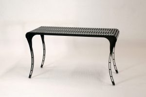 LaSedia Bestelltisch aus Edelstahl, mit höhenverstellbaren Metall-Füßen handgefertigt in Deutschland, pulverbeschichtet im filigranem Design