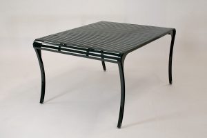 LaSedia Bestelltisch aus Edelstahl, mit höhenverstellbaren Metall-Füßen handgefertigt in Deutschland; filigranem Design