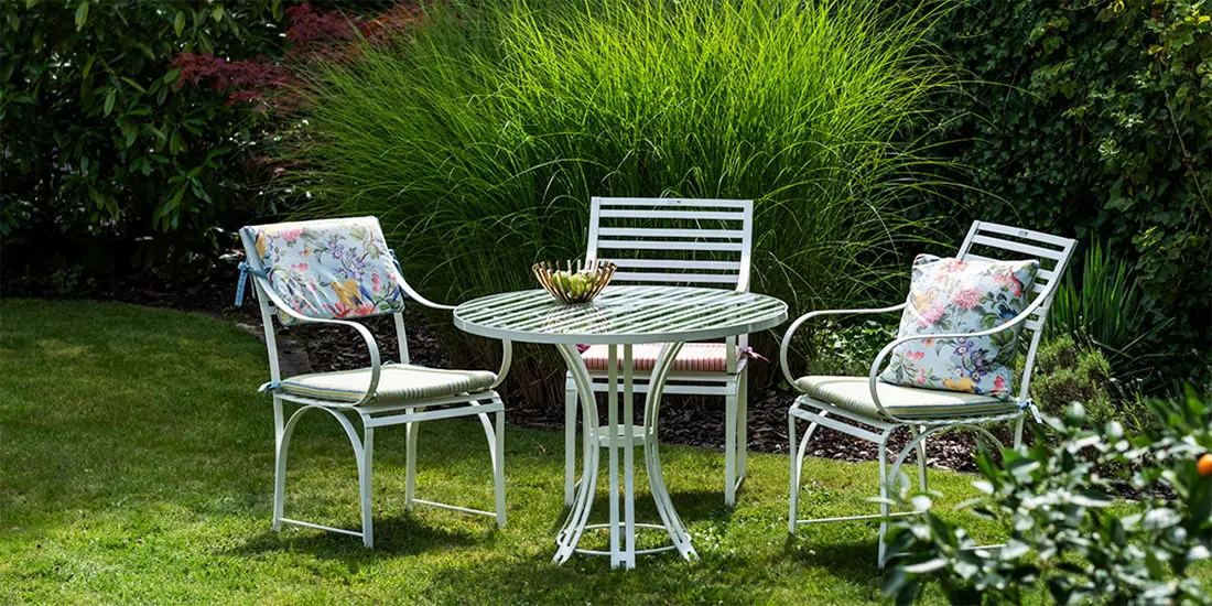 Schöner runder Edelstahl Gartentisch Cote dAzur mit passenden Stühlen