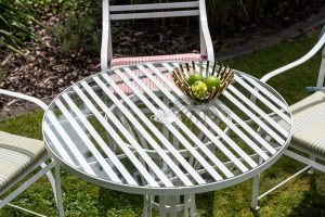 Weisser Cote dÀzur Edelstahl Gartentisch mit hochfester Glasplatte