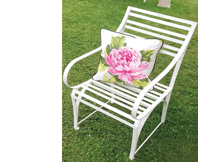Edelstahlstuhl Cannes weiss mit Rosenkissen-